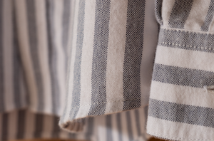 main_slideshow | color_Thick navy blue and white stripes