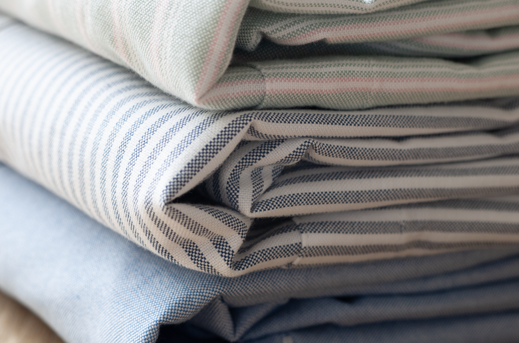 | main_slideshow | color_Rayed blue and white